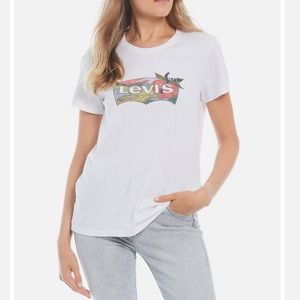 ✨3 FOR $15 SALE✨ Levi’s T-Shirt